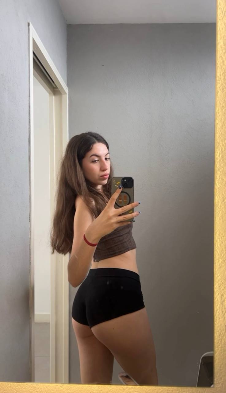 Amber in her underwear in Inkou