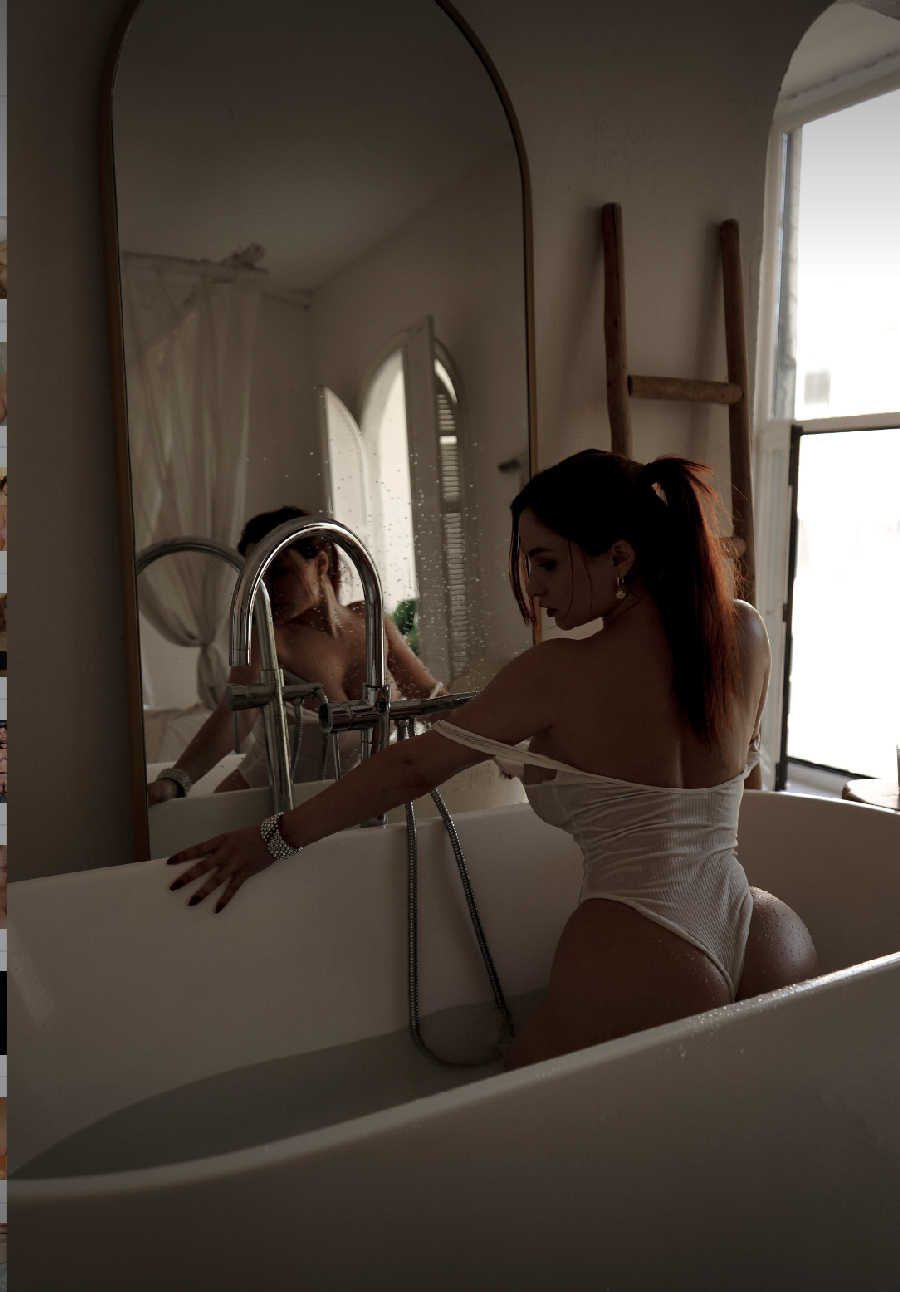 A playful frame from Miranda Faith nude — online in Inkou