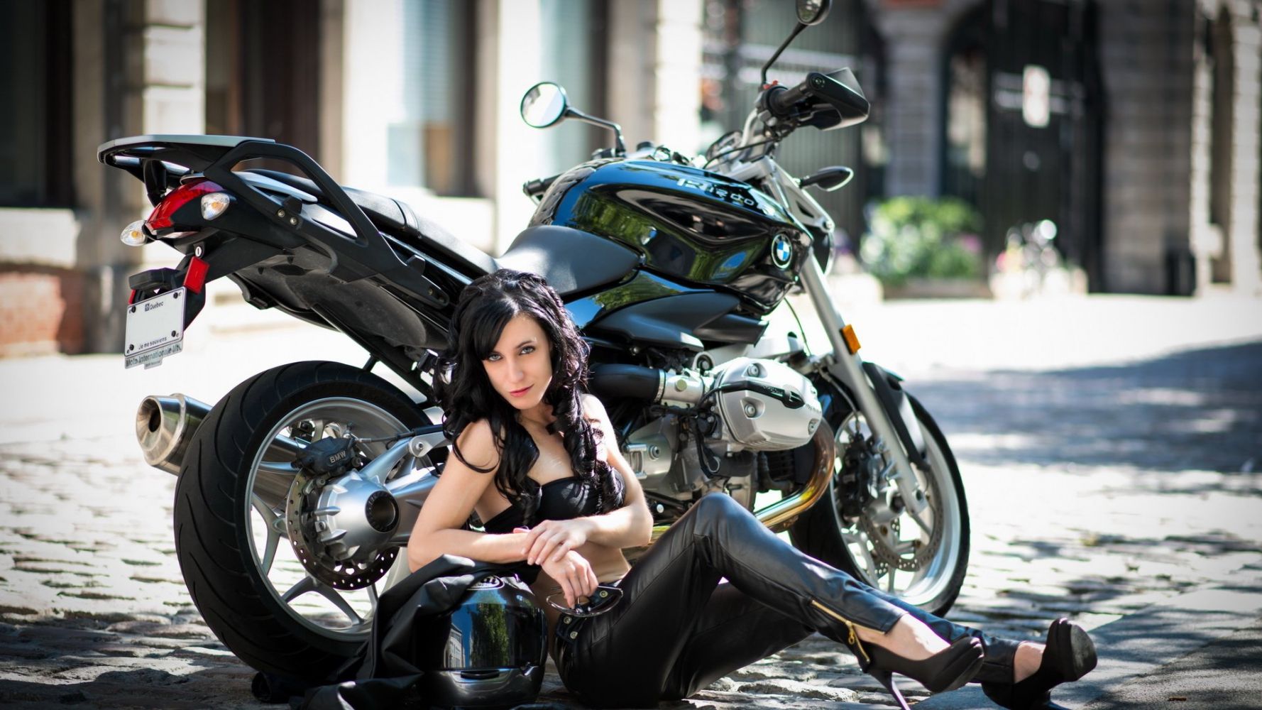 European women on bikes in Inkou