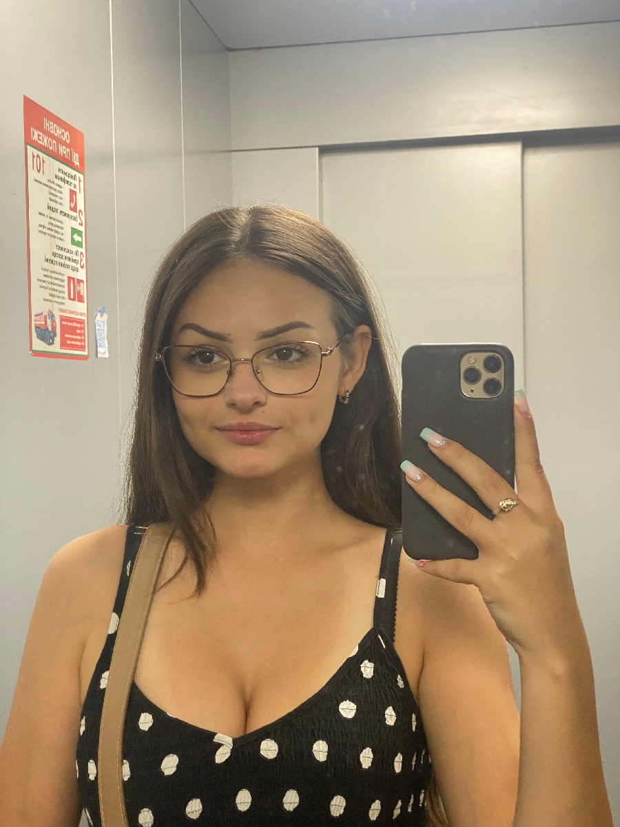 Sexy model Stacy in Inkou