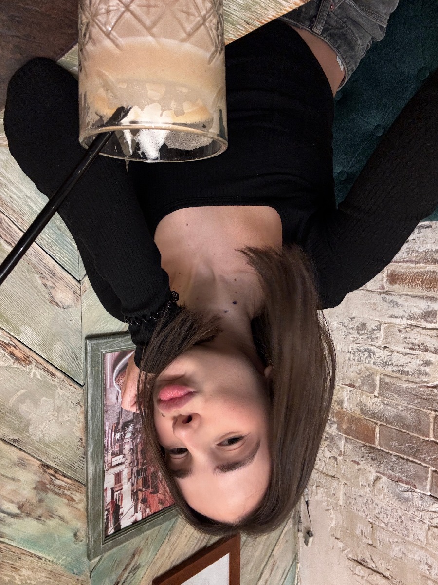 Fresh photos, fresh mood — Tina online in Inkou