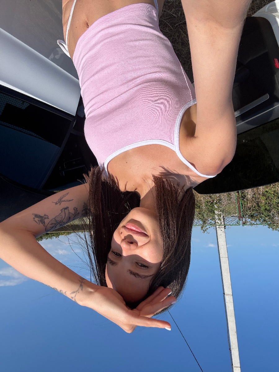 Sexy model Tina in Inkou